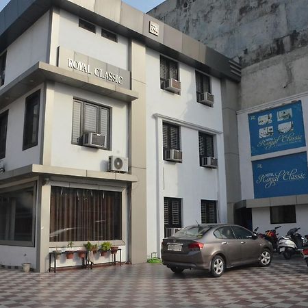 Hotel Royal Classic บาแรลลี ภายนอก รูปภาพ