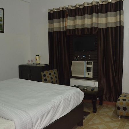 Hotel Royal Classic บาแรลลี ภายนอก รูปภาพ