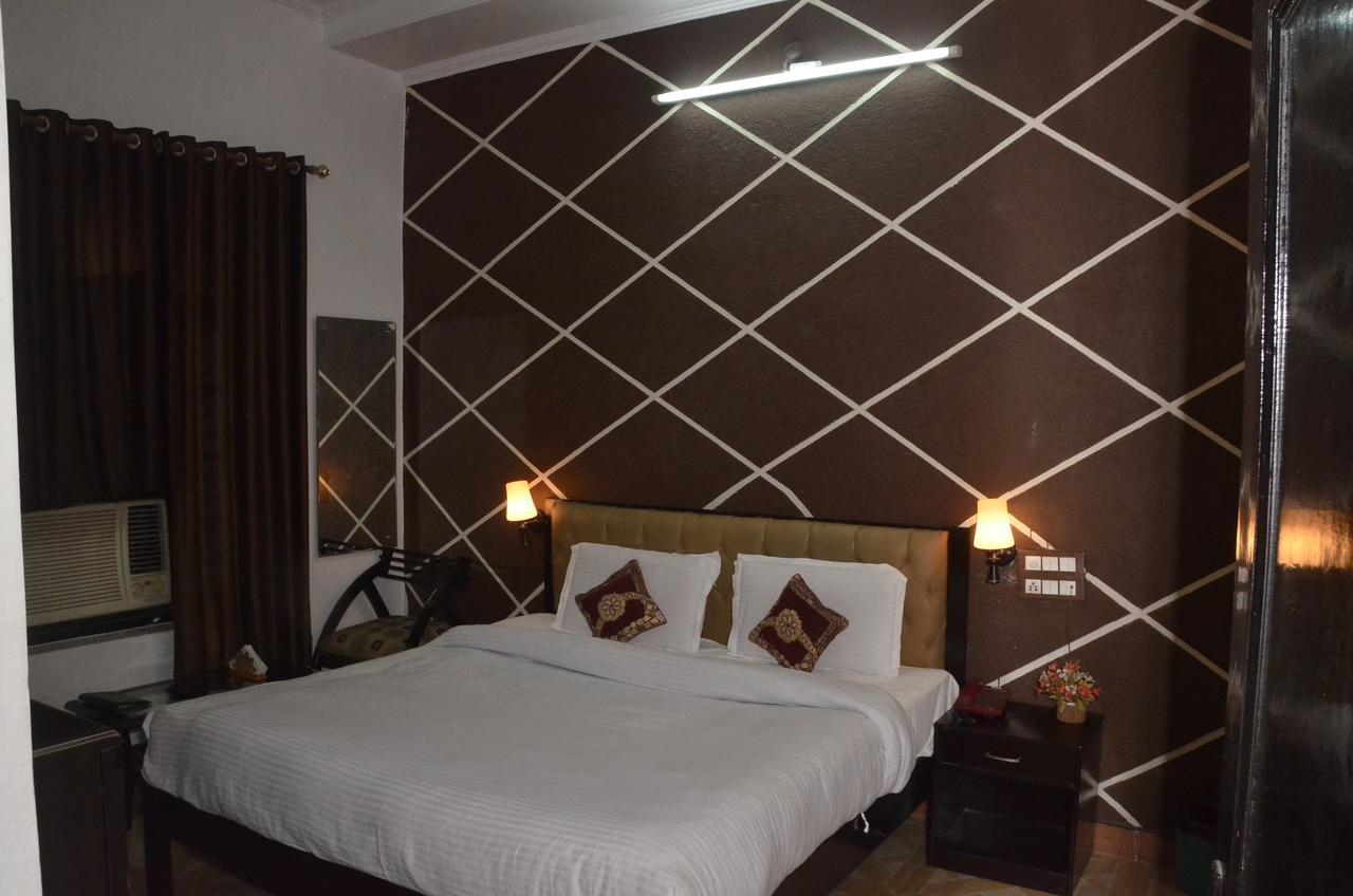 Hotel Royal Classic บาแรลลี ภายนอก รูปภาพ