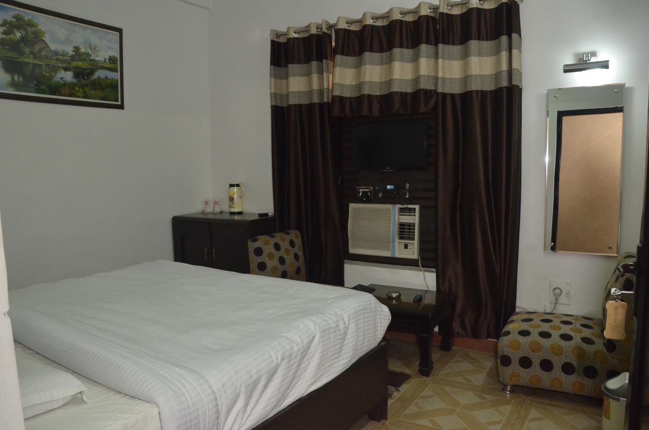 Hotel Royal Classic บาแรลลี ภายนอก รูปภาพ