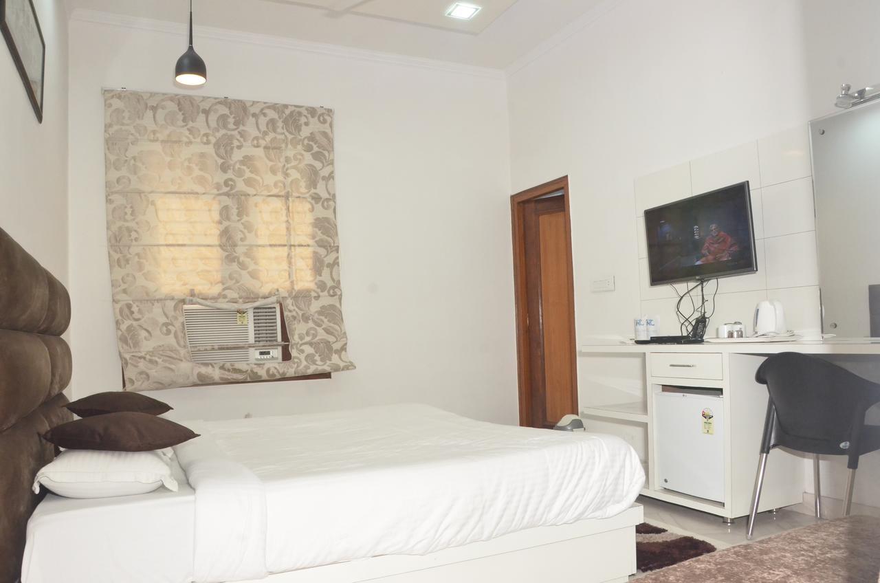 Hotel Royal Classic บาแรลลี ภายนอก รูปภาพ