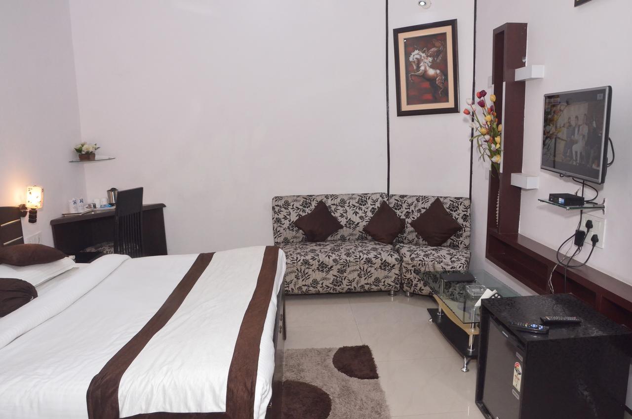 Hotel Royal Classic บาแรลลี ภายนอก รูปภาพ