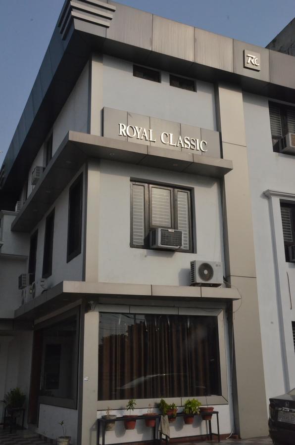 Hotel Royal Classic บาแรลลี ภายนอก รูปภาพ