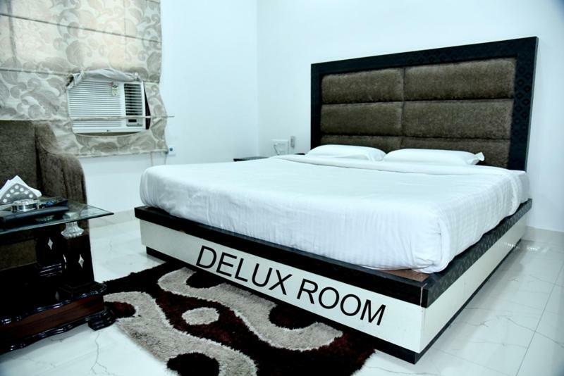 Hotel Royal Classic บาแรลลี ภายนอก รูปภาพ