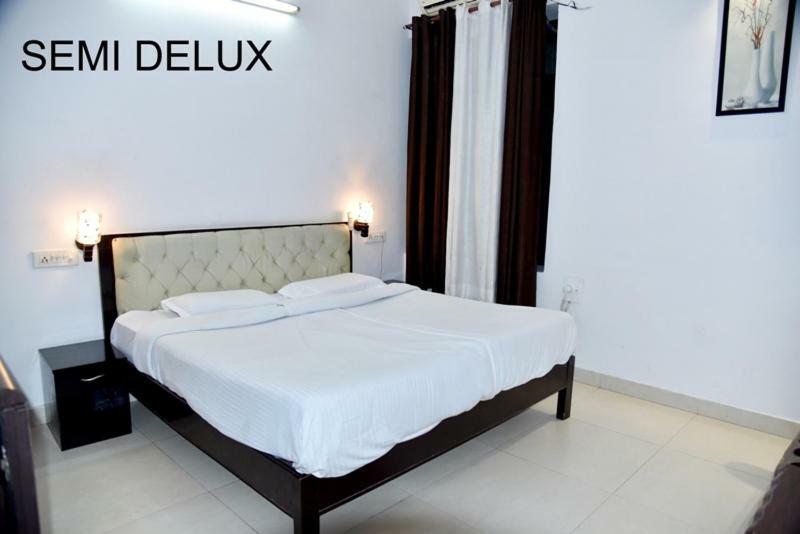 Hotel Royal Classic บาแรลลี ภายนอก รูปภาพ