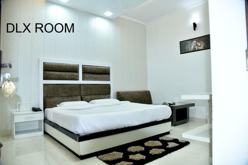 Hotel Royal Classic บาแรลลี ภายนอก รูปภาพ