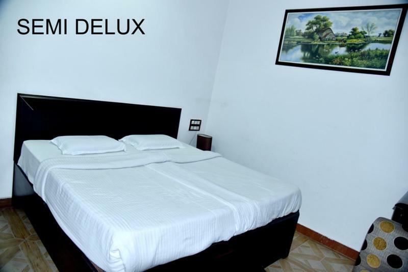 Hotel Royal Classic บาแรลลี ภายนอก รูปภาพ