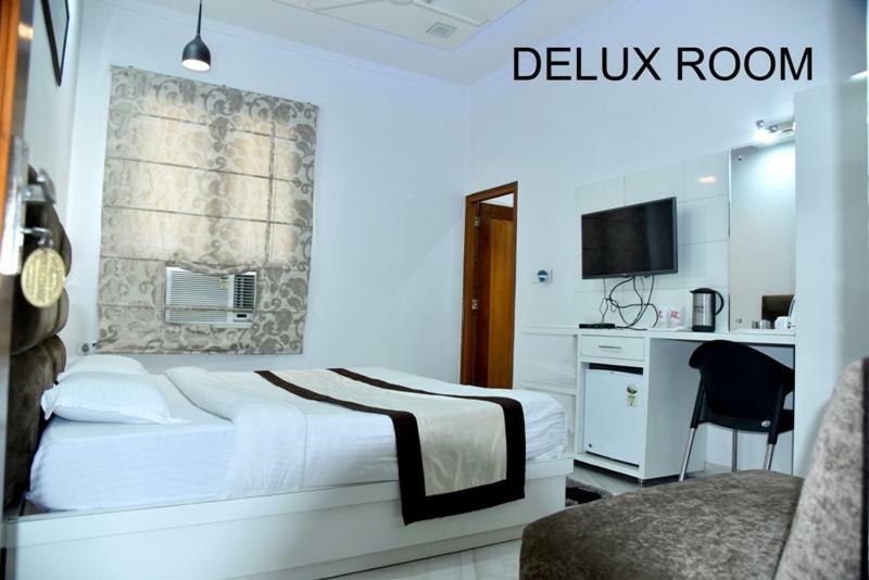 Hotel Royal Classic บาแรลลี ภายนอก รูปภาพ